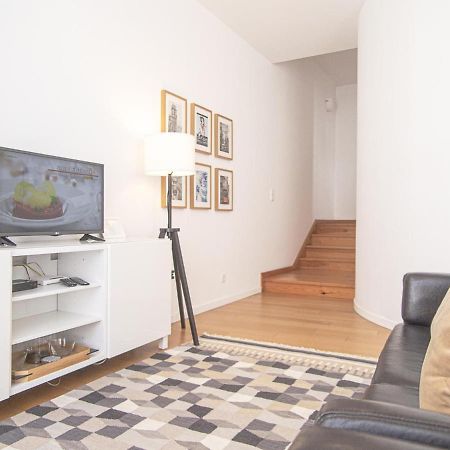 Baixa Chiado 2 Bedroom Duplex Apt With Ac Elevator Lisboa Exteriör bild